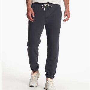 Vuori Men's Cypress Sweatpant in
Charcoal - Size Small